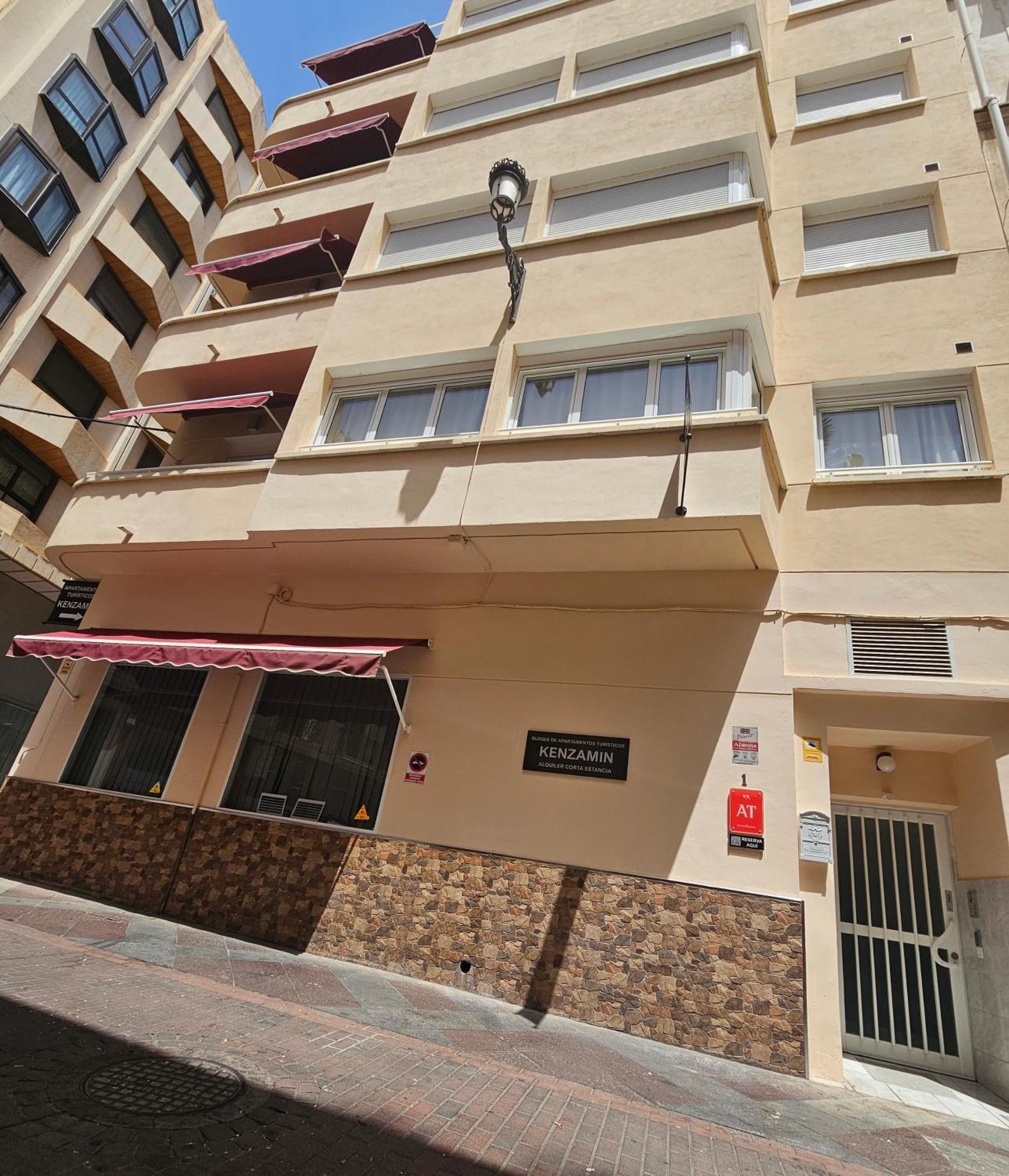 Apartamentos Turisticos Kenzamin Alicante Luaran gambar