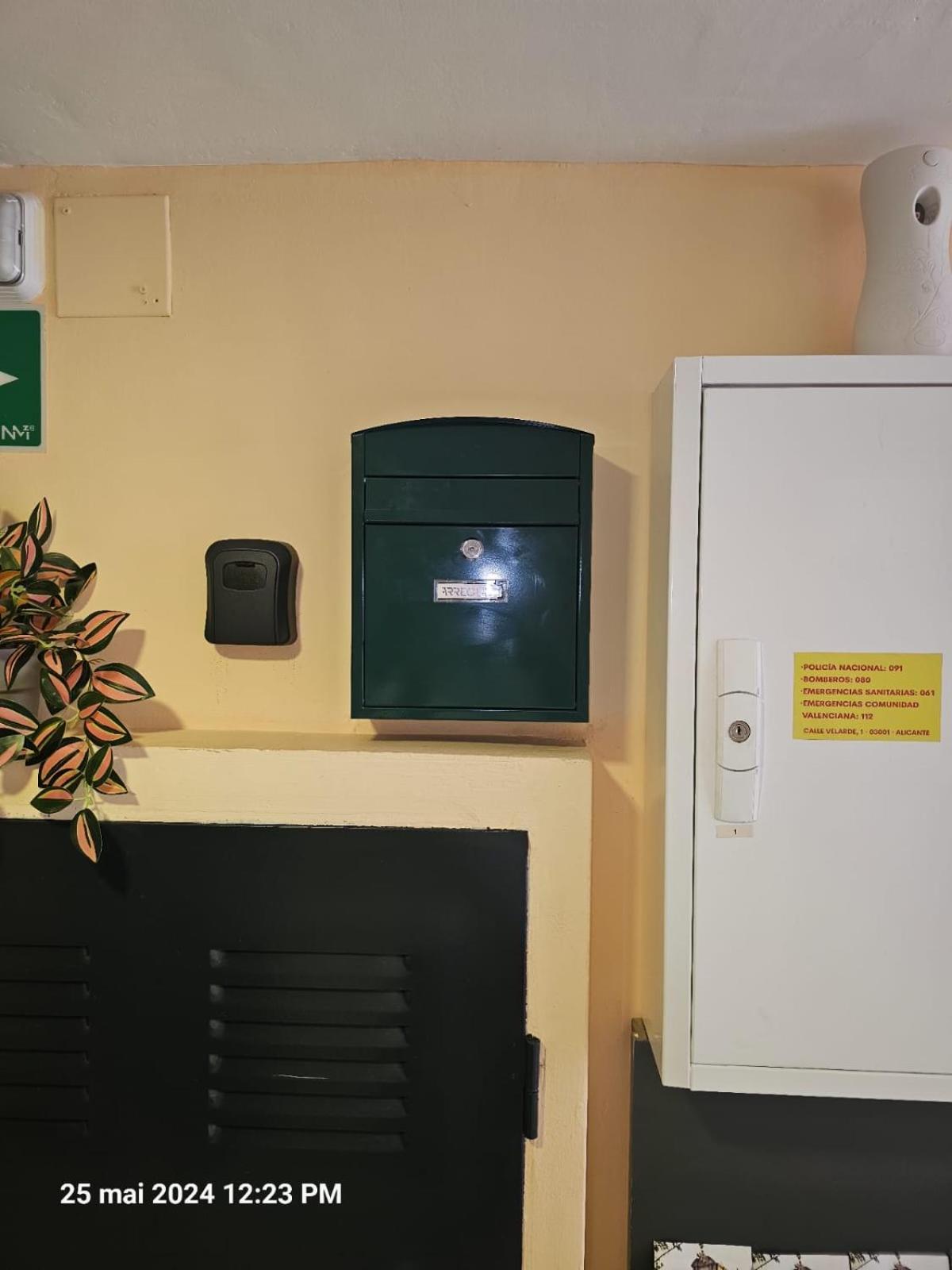 Apartamentos Turisticos Kenzamin Alicante Luaran gambar