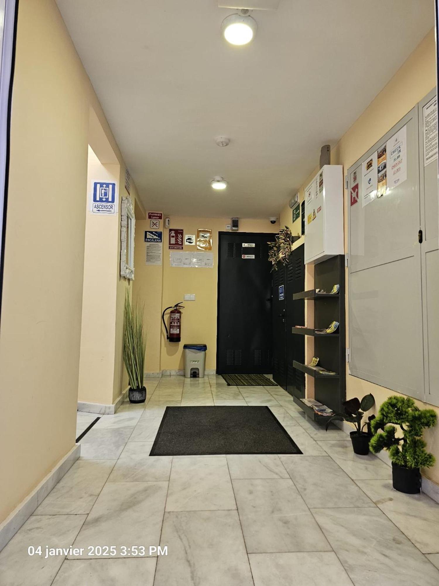 Apartamentos Turisticos Kenzamin Alicante Luaran gambar